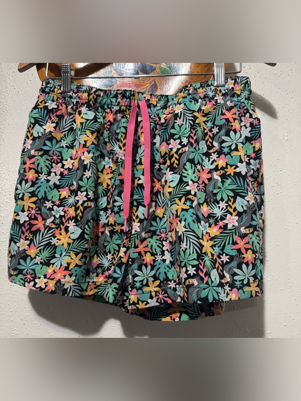 chubbies 4” Black Floral classic swim trunk Size X Large